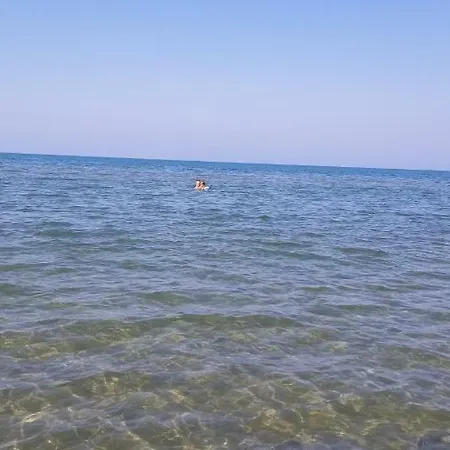 Reina 3 Lalzi Bay Lura2 *